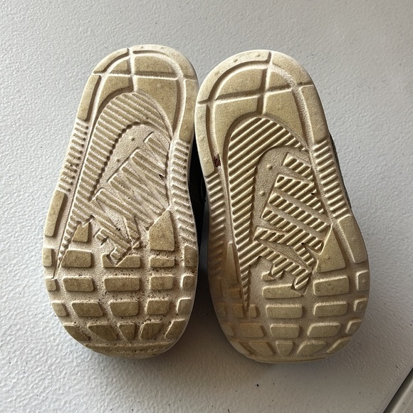 Nike - toddler shoe - Picture 4 of 4